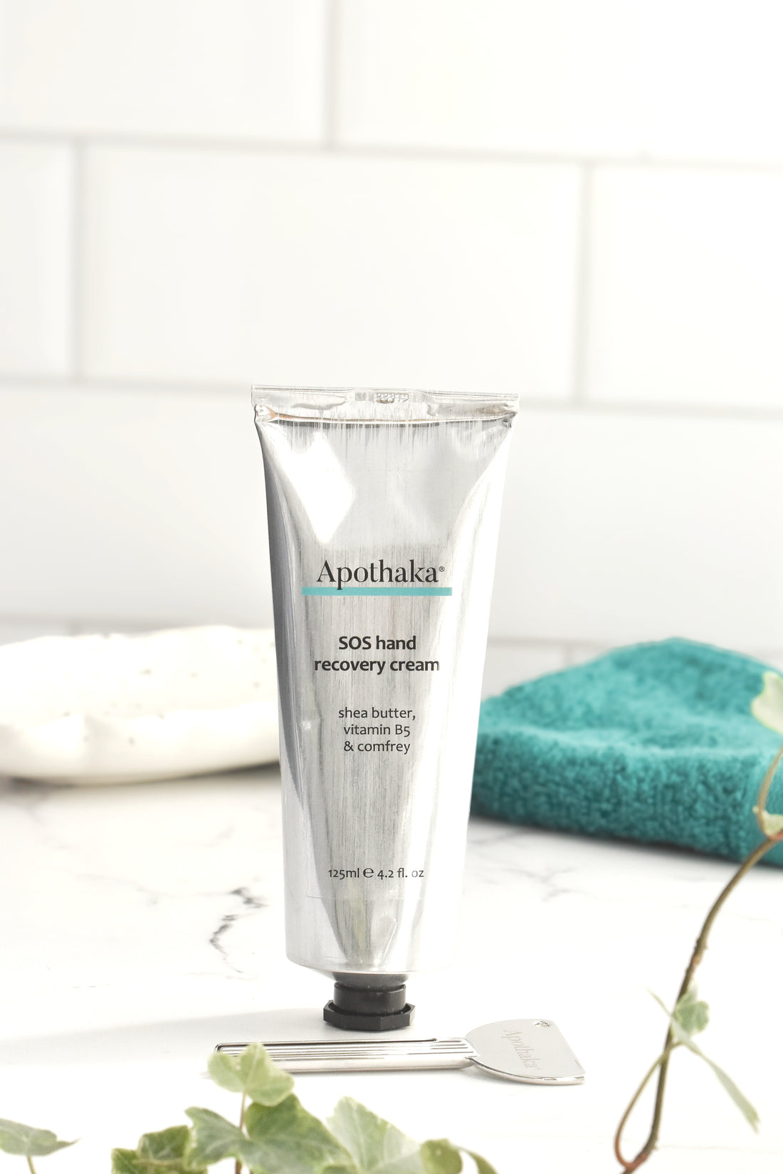 Apothaka SOS recovery hand cream 125ml tube + key squeezer