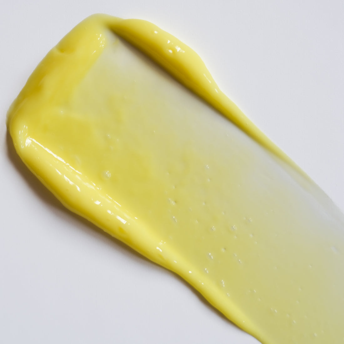 Apothaka barrier renew retinal serum with stabilised encapsulated retinal, peptides and amino acids texture showing the bright yellow colour of the serum